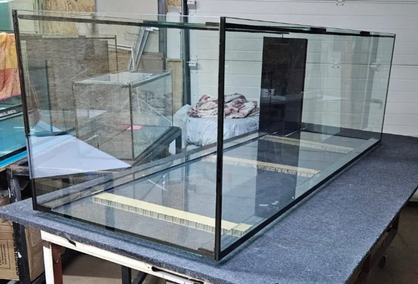 1000 literes tengeri akvárium kivitelezése